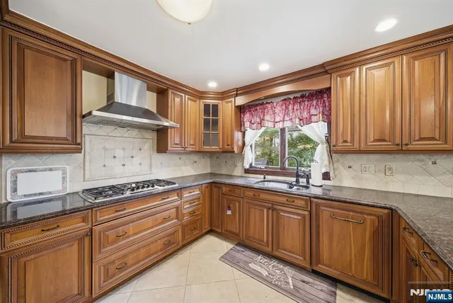 $1,899,000 | 319 Truman Drive, Cresskill, NJ 07626