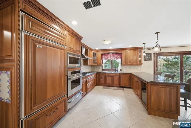 $1,899,000 | 319 Truman Drive, Cresskill, NJ 07626