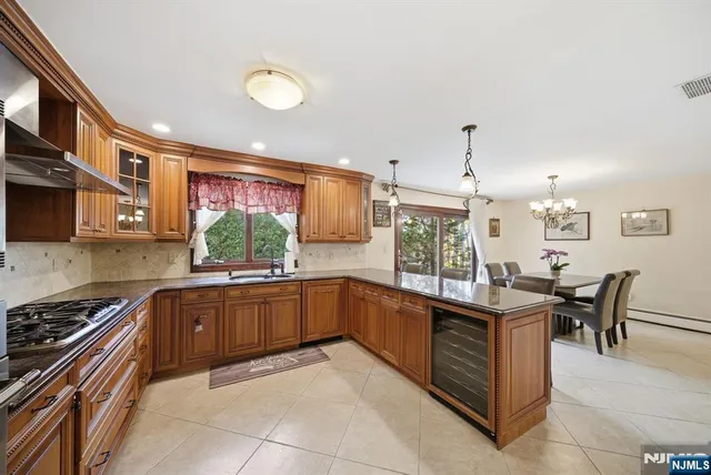 $1,899,000 | 319 Truman Drive, Cresskill, NJ 07626