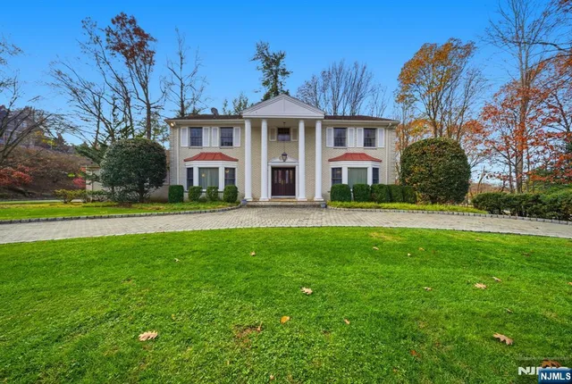 $1,899,000 | 319 Truman Drive, Cresskill, NJ 07626