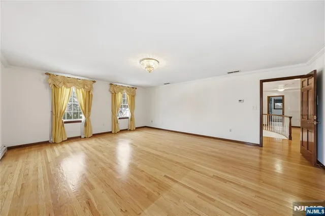 $1,899,000 | 319 Truman Drive, Cresskill, NJ 07626