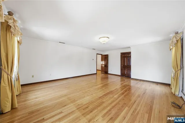 $1,899,000 | 319 Truman Drive, Cresskill, NJ 07626