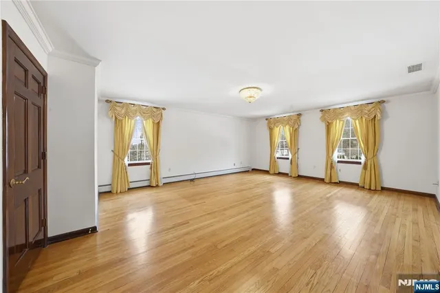 $1,899,000 | 319 Truman Drive, Cresskill, NJ 07626