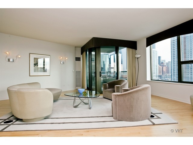501 North Clinton Street, Unit 1005 Chicago, IL 60654 - Photo 3 of 11