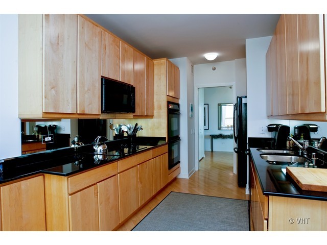 501 North Clinton Street, Unit 1005 Chicago, IL 60654 - Photo 6 of 11