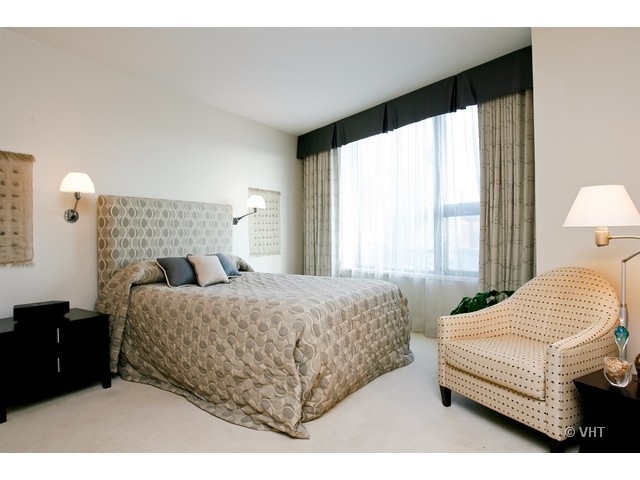 501 North Clinton Street, Unit 1005 Chicago, IL 60654 - Photo 8 of 11