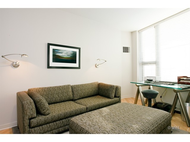 501 North Clinton Street, Unit 1005 Chicago, IL 60654 - Photo 10 of 11