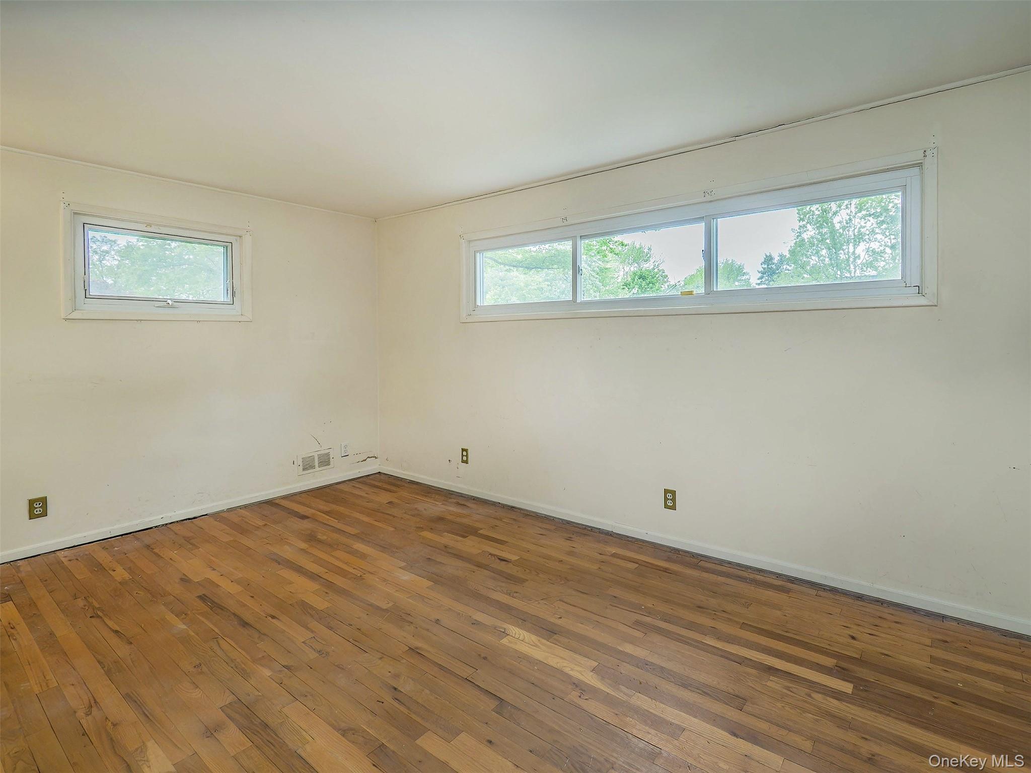 43 Plymouth Road Port Washington, NY 11050 - Photo 11 of 20