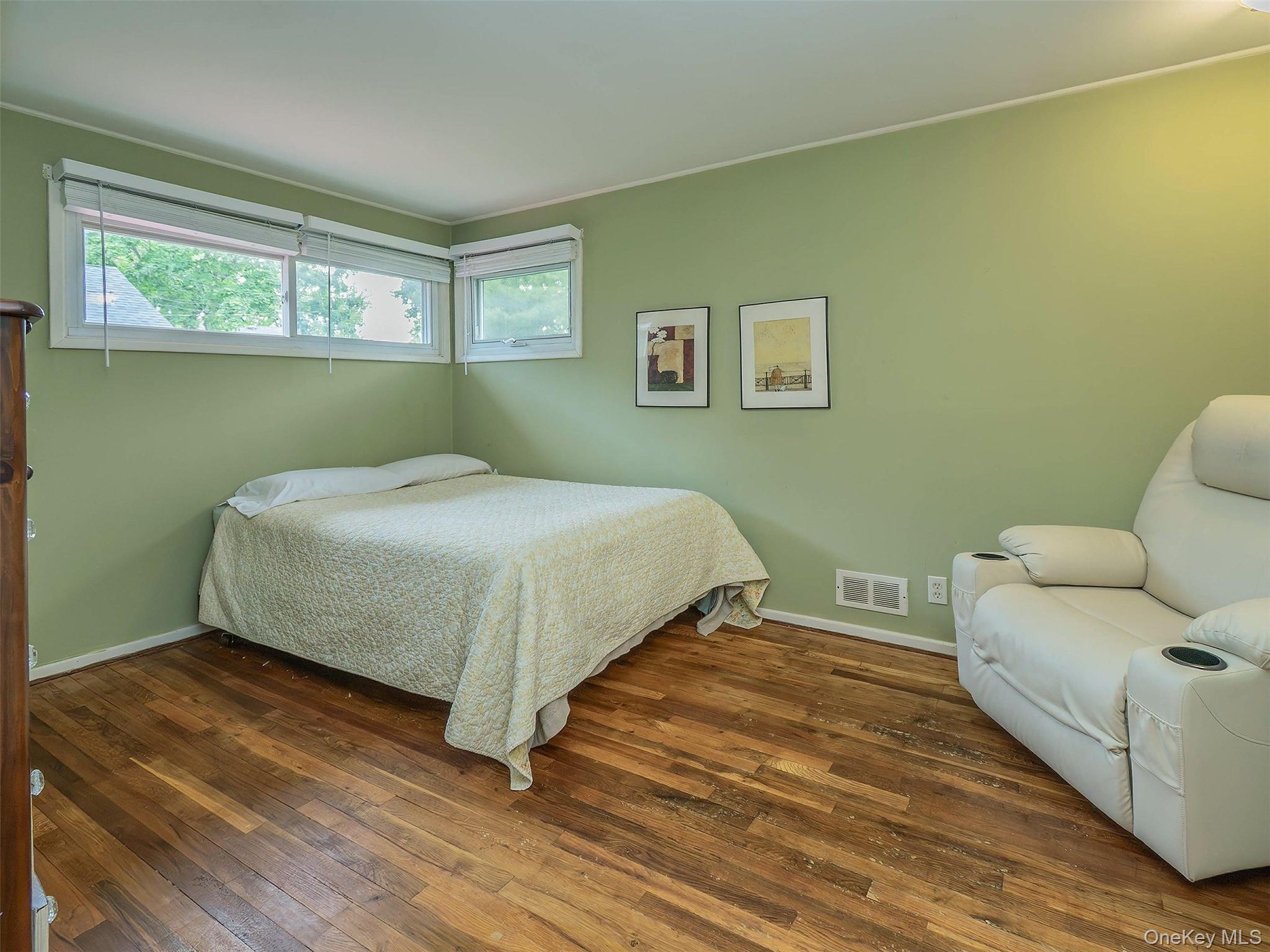 43 Plymouth Road Port Washington, NY 11050 - Photo 12 of 20