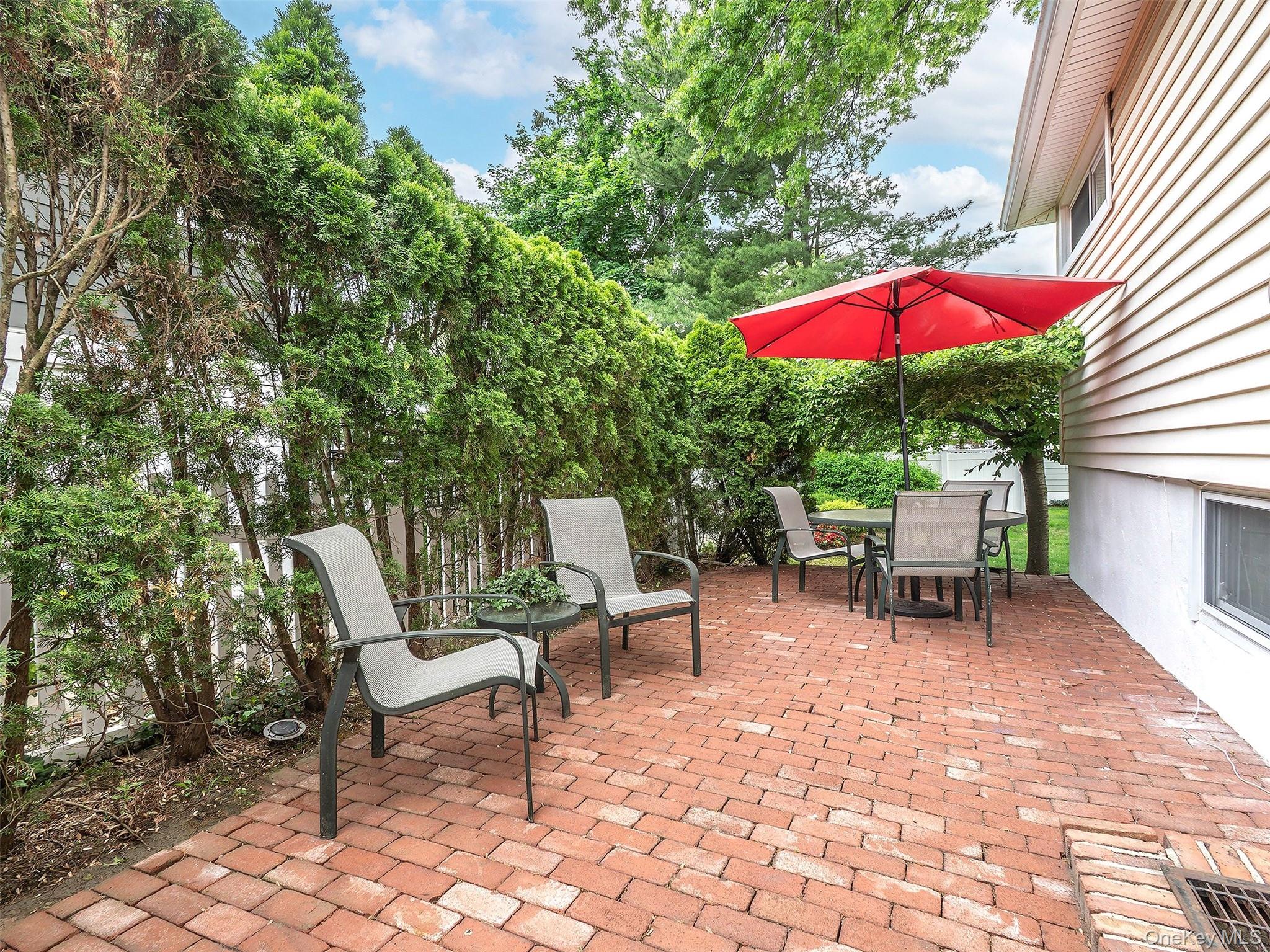 43 Plymouth Road Port Washington, NY 11050 - Photo 14 of 20