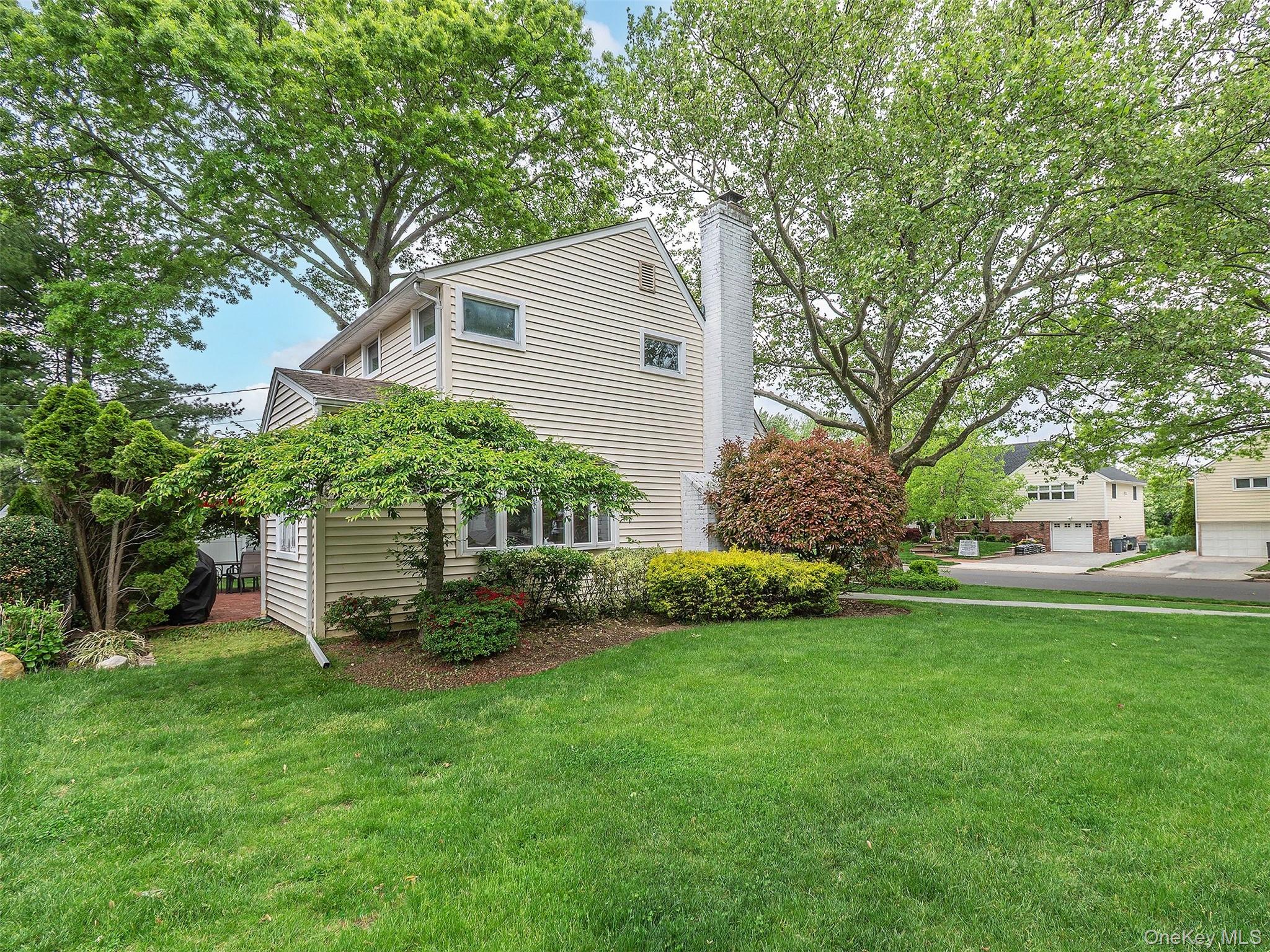 43 Plymouth Road Port Washington, NY 11050 - Photo 15 of 20
