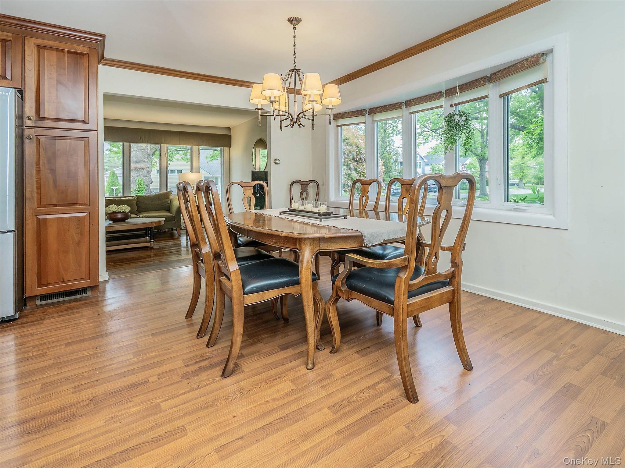 43 Plymouth Road Port Washington, NY 11050 - Photo 5 of 20