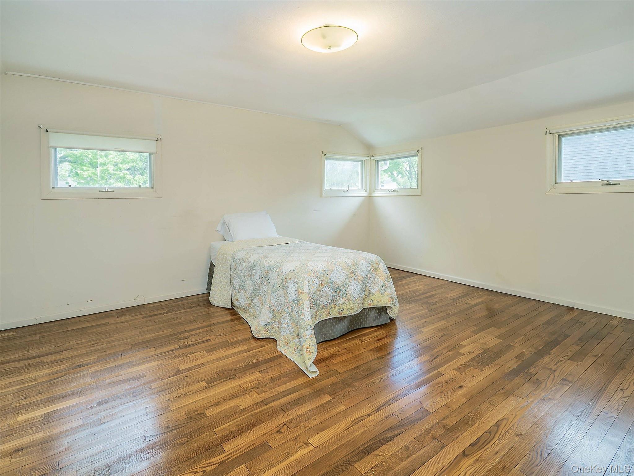 43 Plymouth Road Port Washington, NY 11050 - Photo 9 of 20