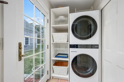a view of livingroom with washer and dryer
