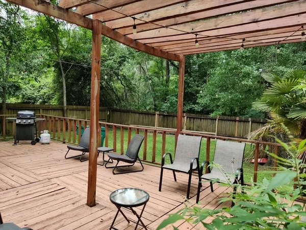 $2,300 | 101 Yewleaf Drive, The Woodlands, TX 77381
