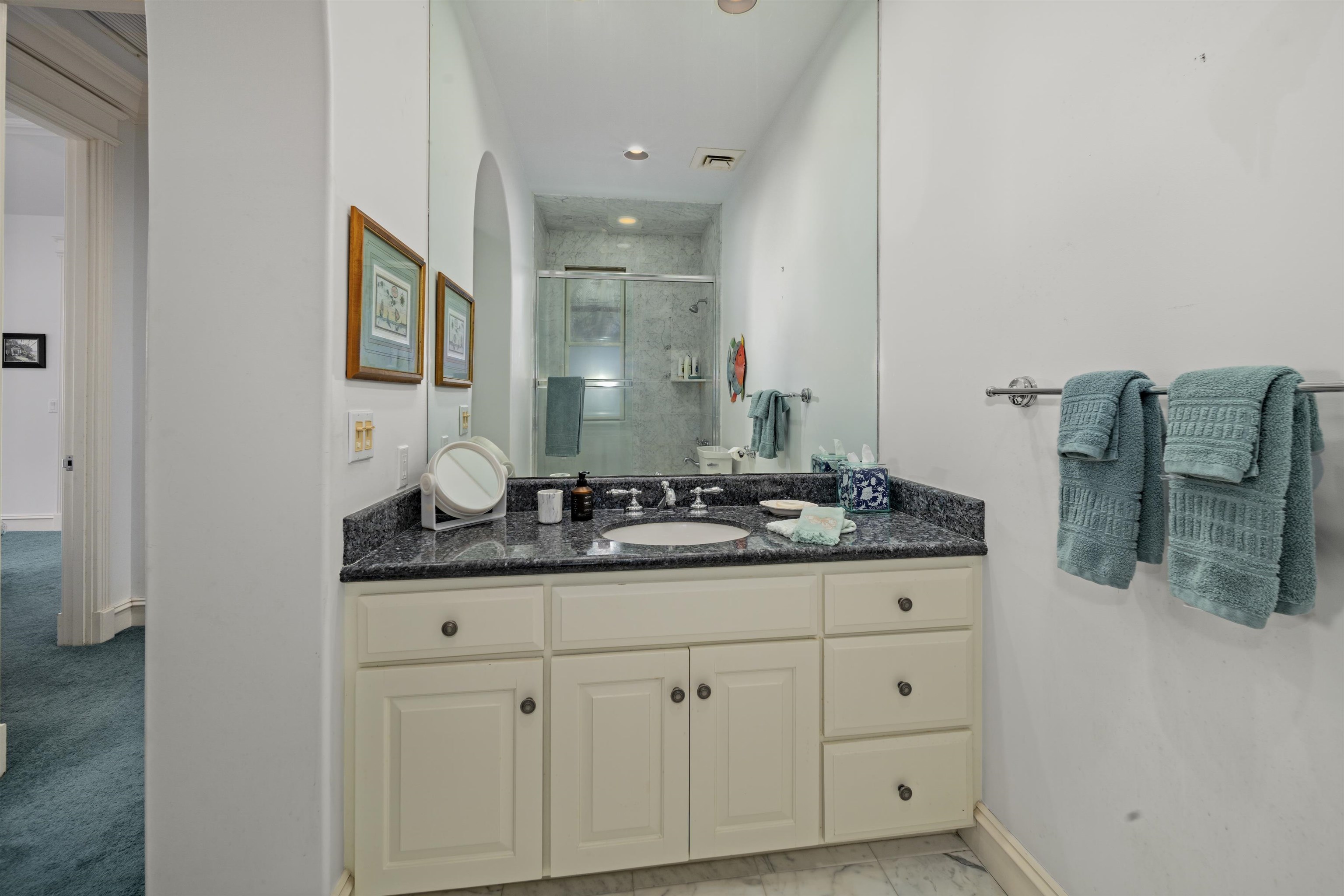 212 Crestview Road Lahaina, HI 96761 - Photo 41 of 50 a bathroom with a sink and a mirror