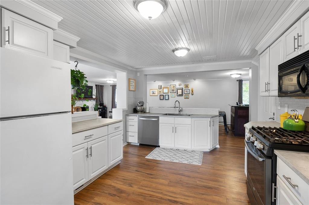 459 Woodland Road Pittsburgh, PA 15237 - Photo 6 of 25 Gallery Image 6