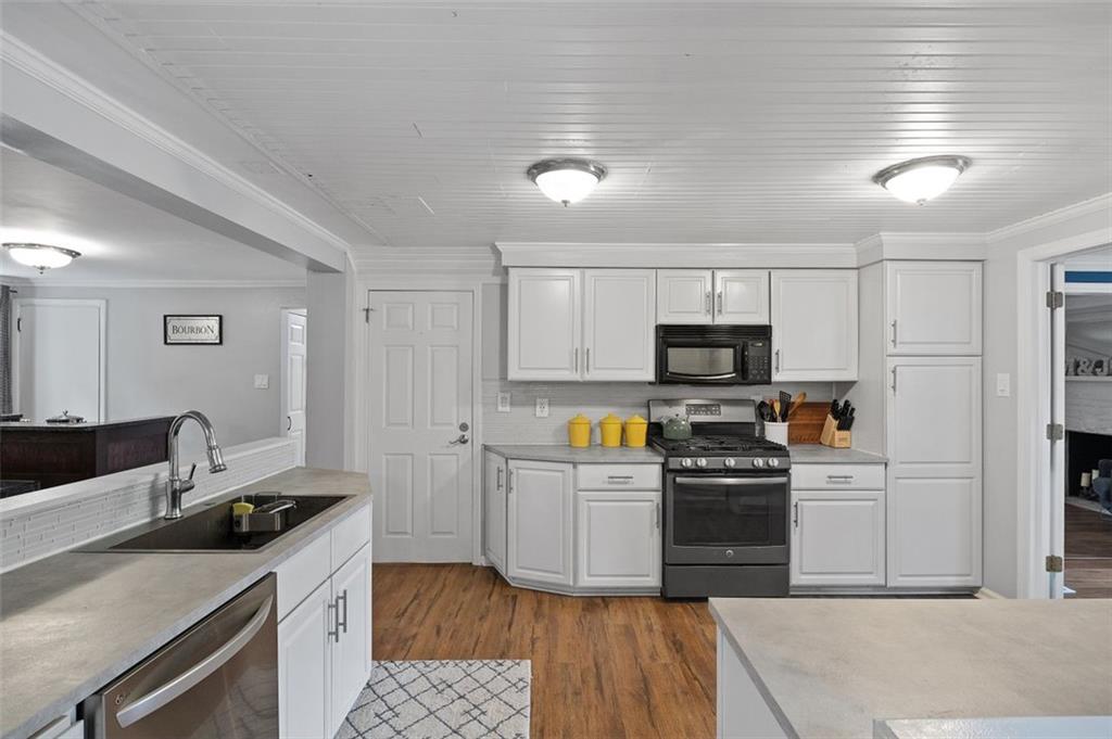 459 Woodland Road Pittsburgh, PA 15237 - Photo 8 of 25 Gallery Image 8