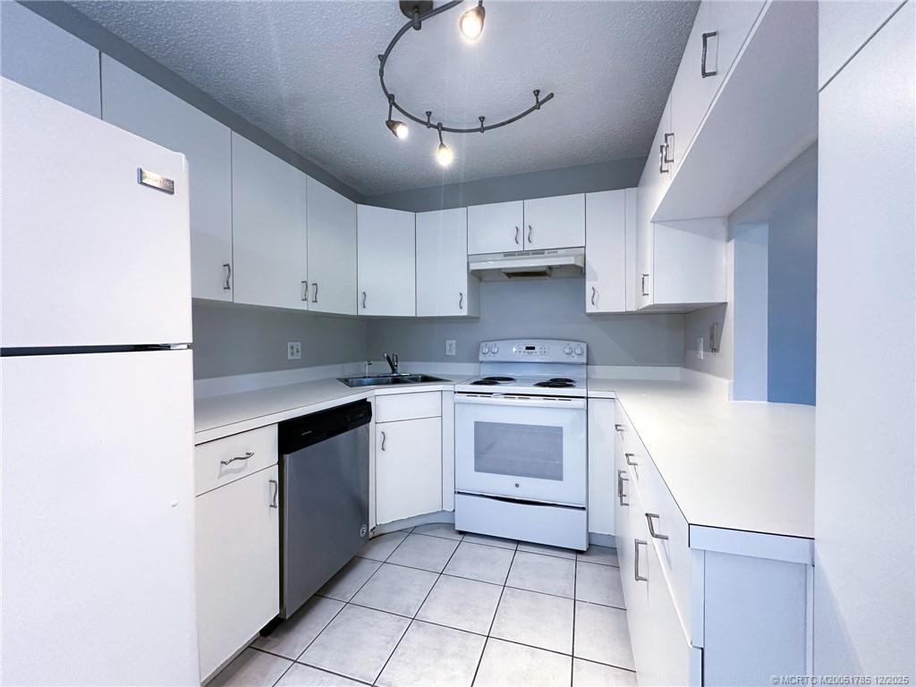 1965 Southwest Silver Pine Way, Unit H1 Palm City, FL 34990 - Photo 11 of 28