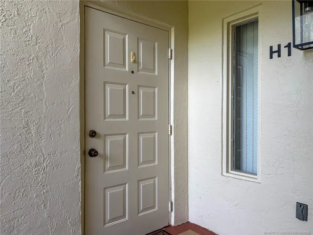 a view of house with a garden