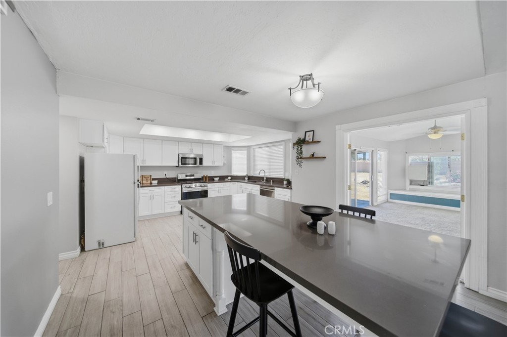 18405 Owatonna Road Apple Valley, CA 92307 - Photo 9 of 41