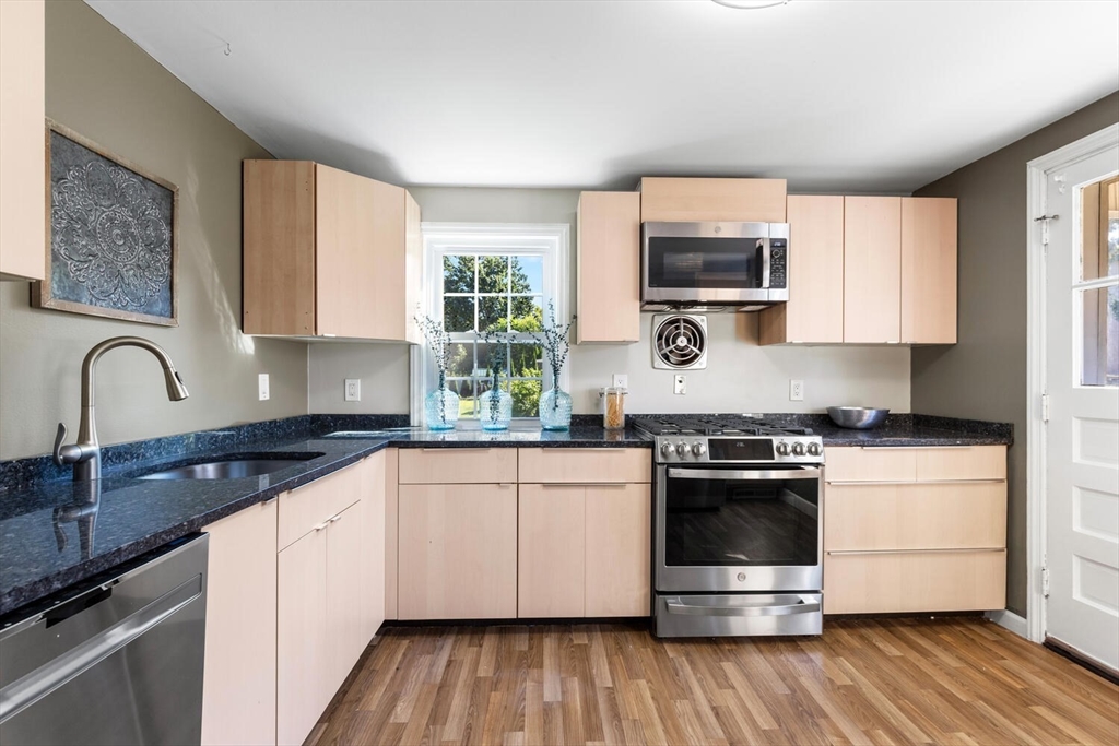 28 Brewster Road Wakefield, MA 01880 - Photo 11 of 35