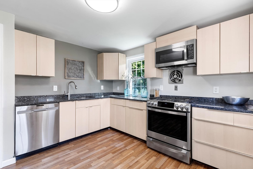 28 Brewster Road Wakefield, MA 01880 - Photo 12 of 35