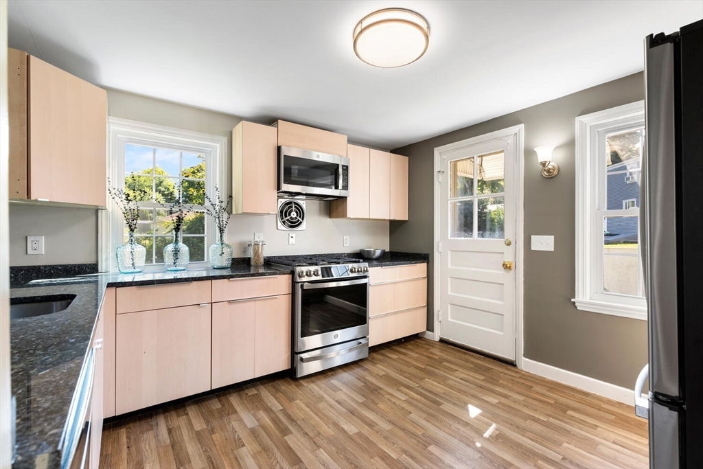 28 Brewster Road Wakefield, MA 01880 - Photo 15 of 35