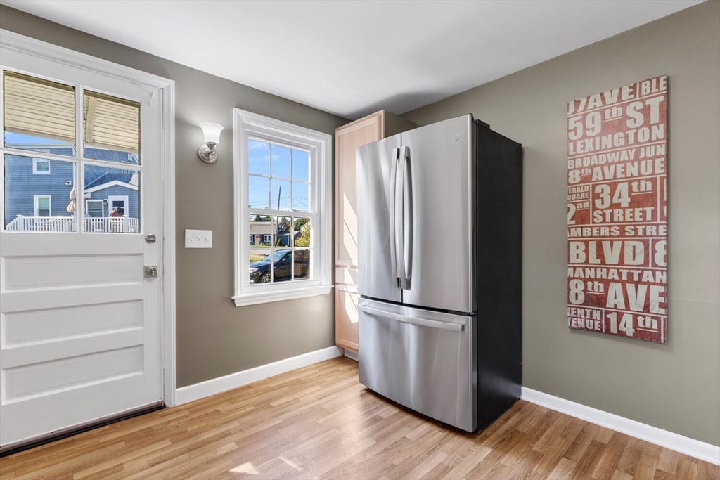 28 Brewster Road Wakefield, MA 01880 - Photo 16 of 35