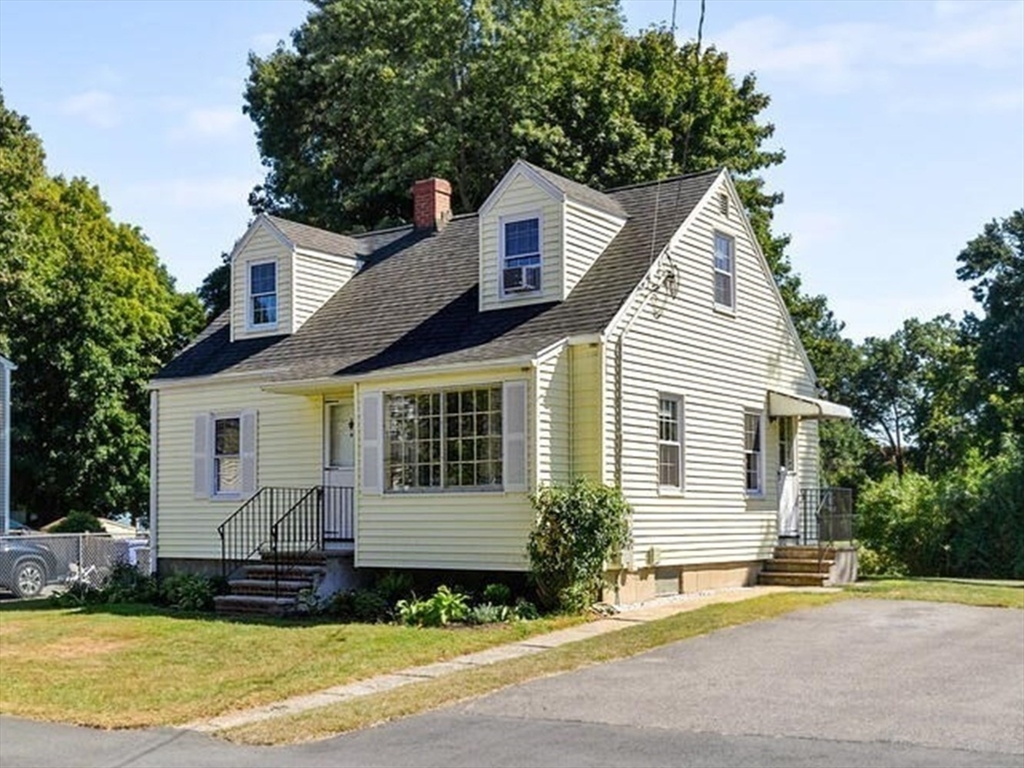 28 Brewster Road Wakefield, MA 01880 - Photo 2 of 35