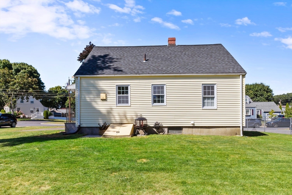 28 Brewster Road Wakefield, MA 01880 - Photo 29 of 35