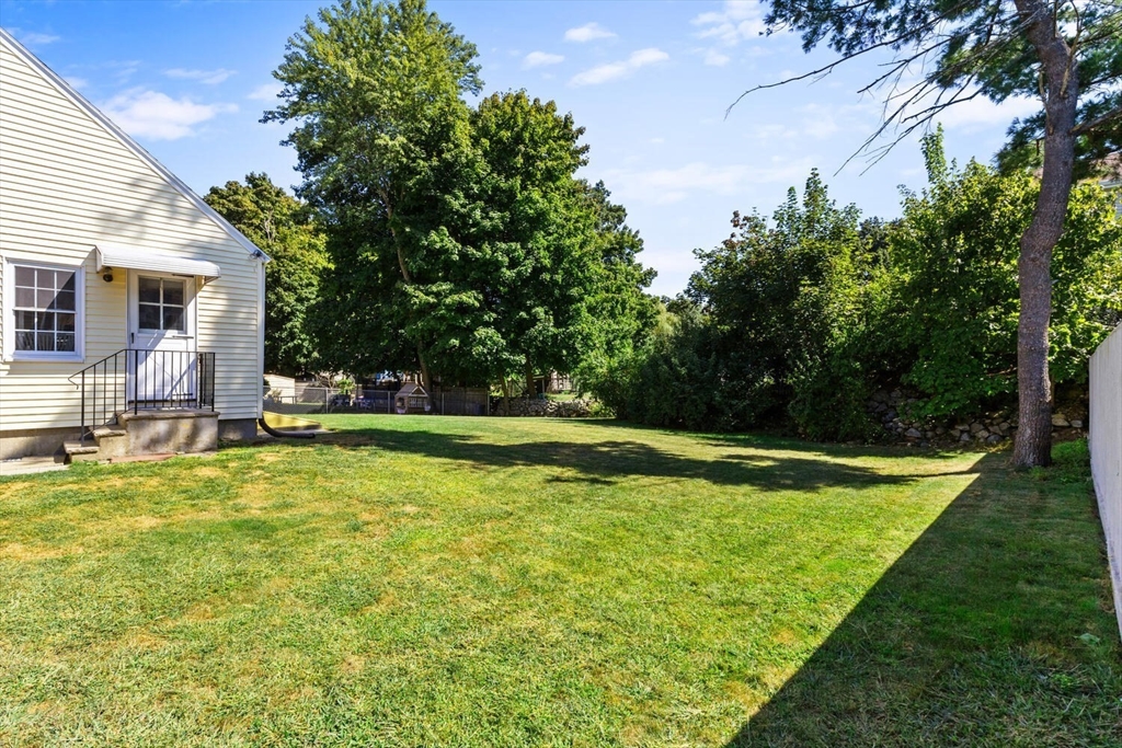 28 Brewster Road Wakefield, MA 01880 - Photo 30 of 35