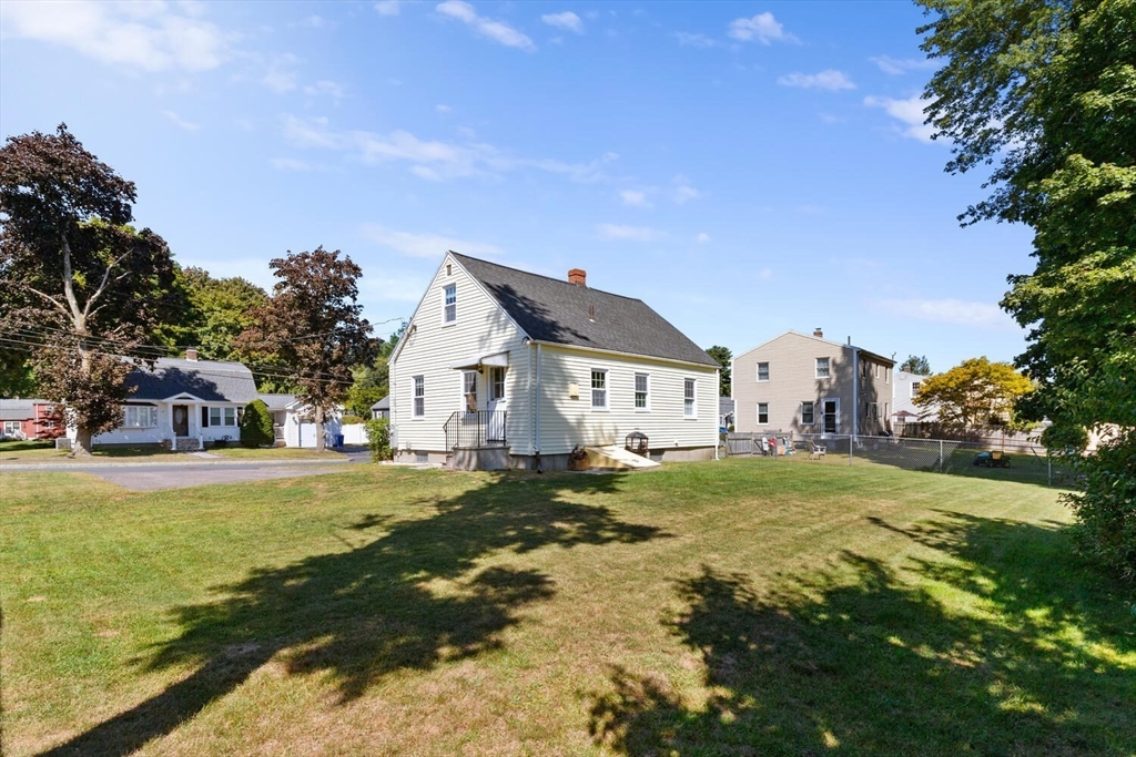 28 Brewster Road Wakefield, MA 01880 - Photo 32 of 35