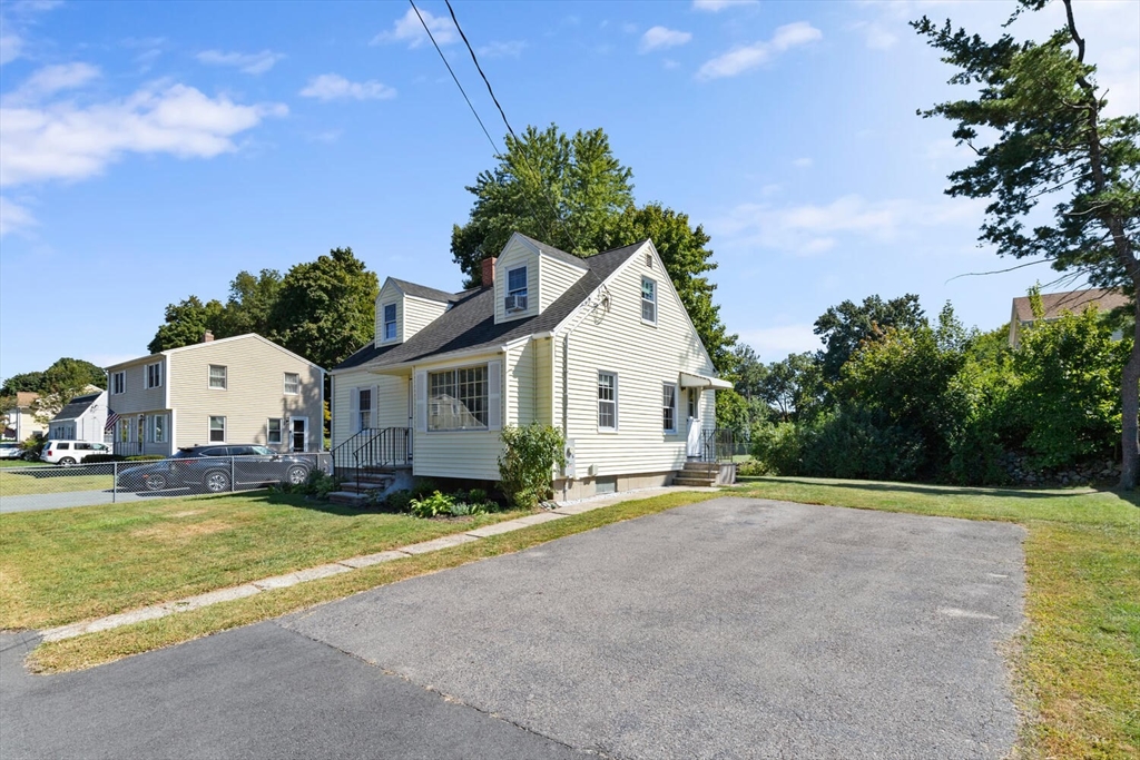 28 Brewster Road Wakefield, MA 01880 - Photo 6 of 35