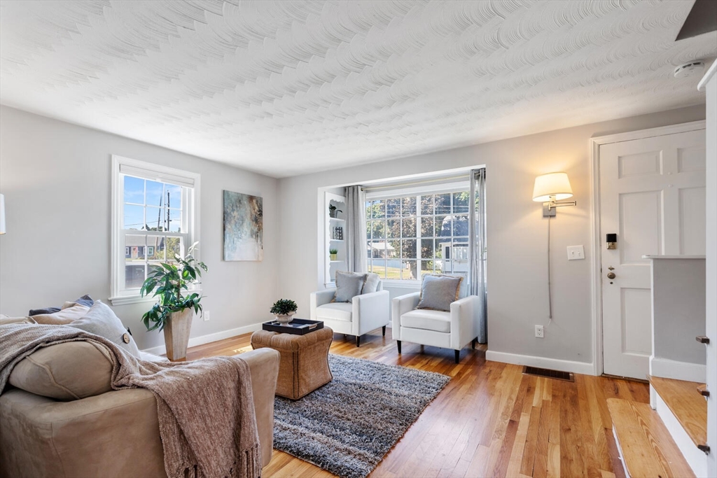 28 Brewster Road Wakefield, MA 01880 - Photo 7 of 35