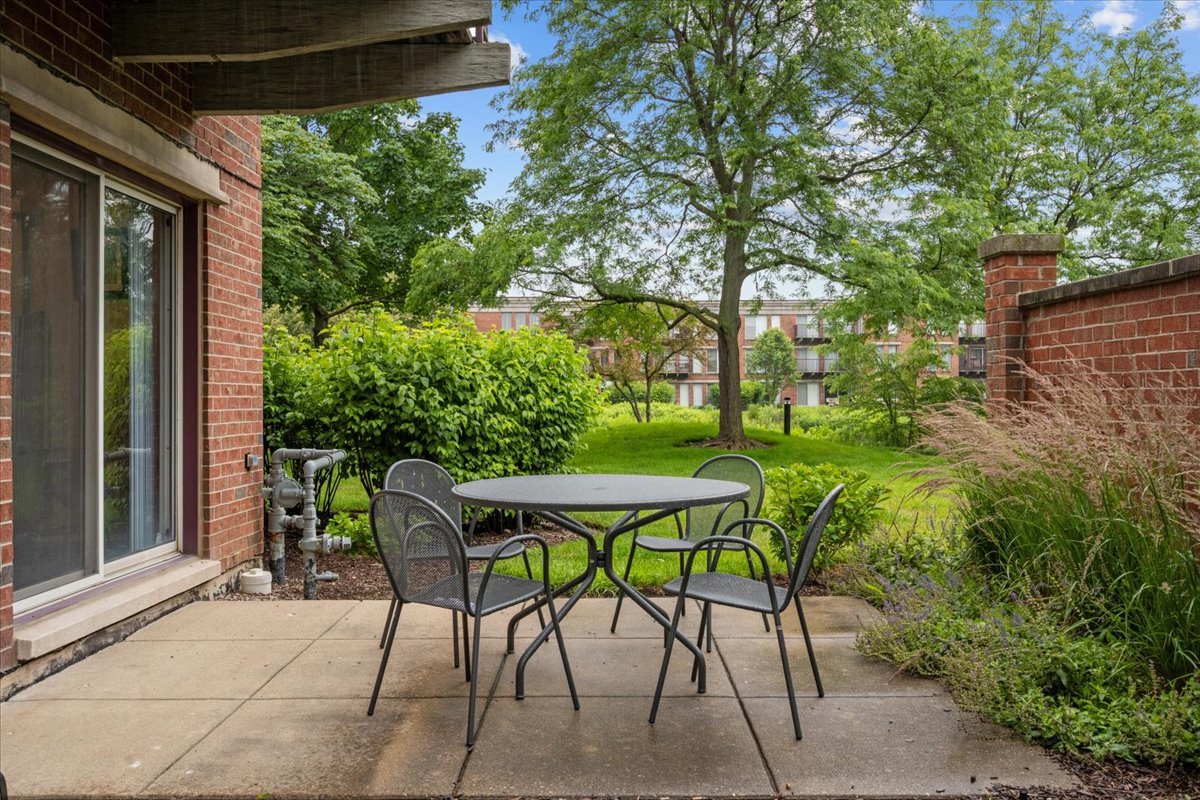 391 Kelburn Road, Unit 114 Deerfield, IL 60015 - Photo 12 of 14 Gallery Image 12