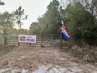 a sign that is on the side of the road