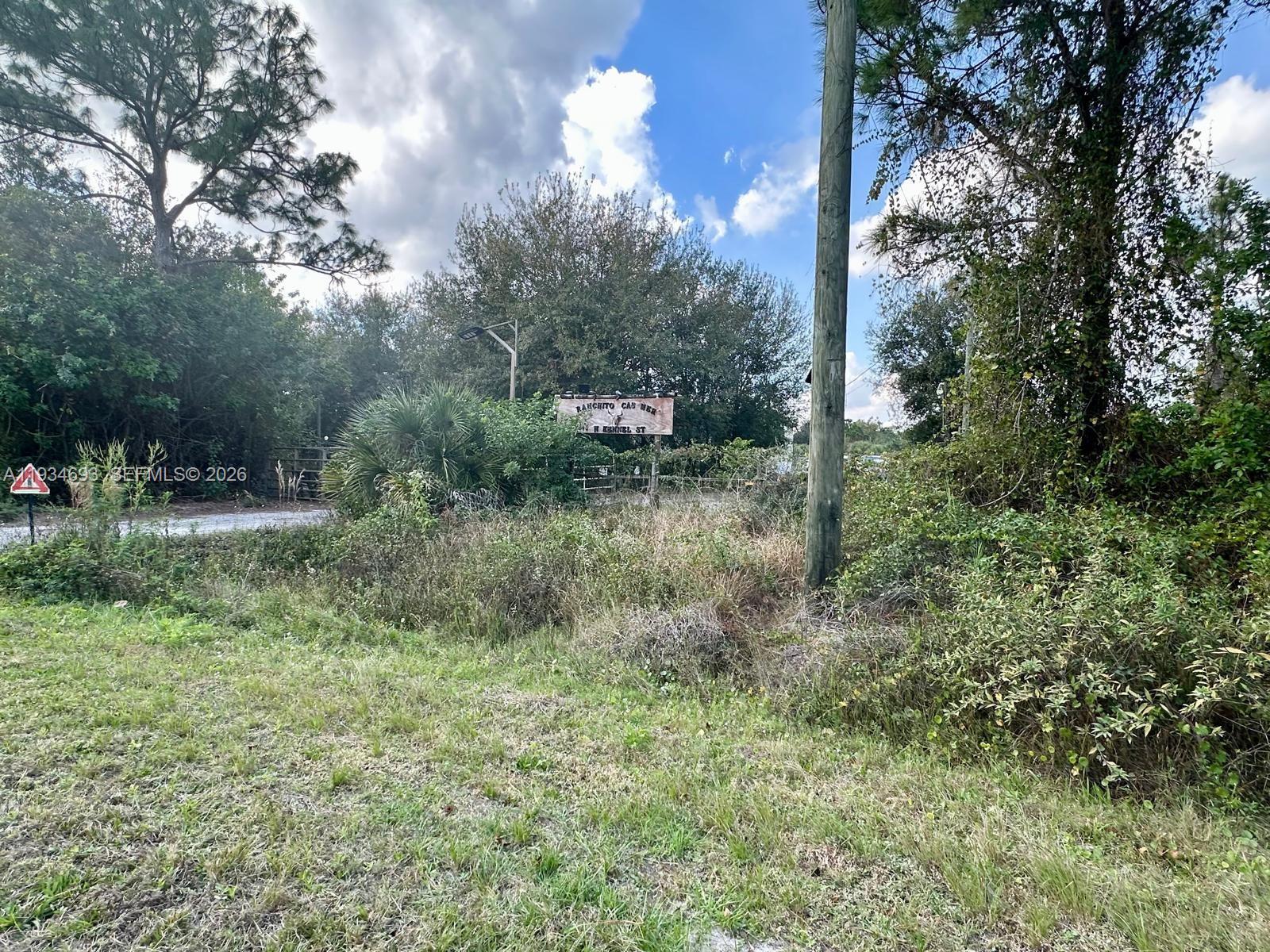 650 North Kennel Street Clewiston, FL 33440 - Photo 5 of 13 a view of outdoor space and yard