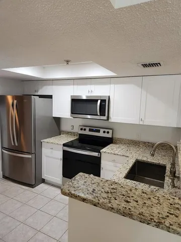 $2,500 | 5041 Wiles Road, Unit 105, Coconut Creek, FL 33073