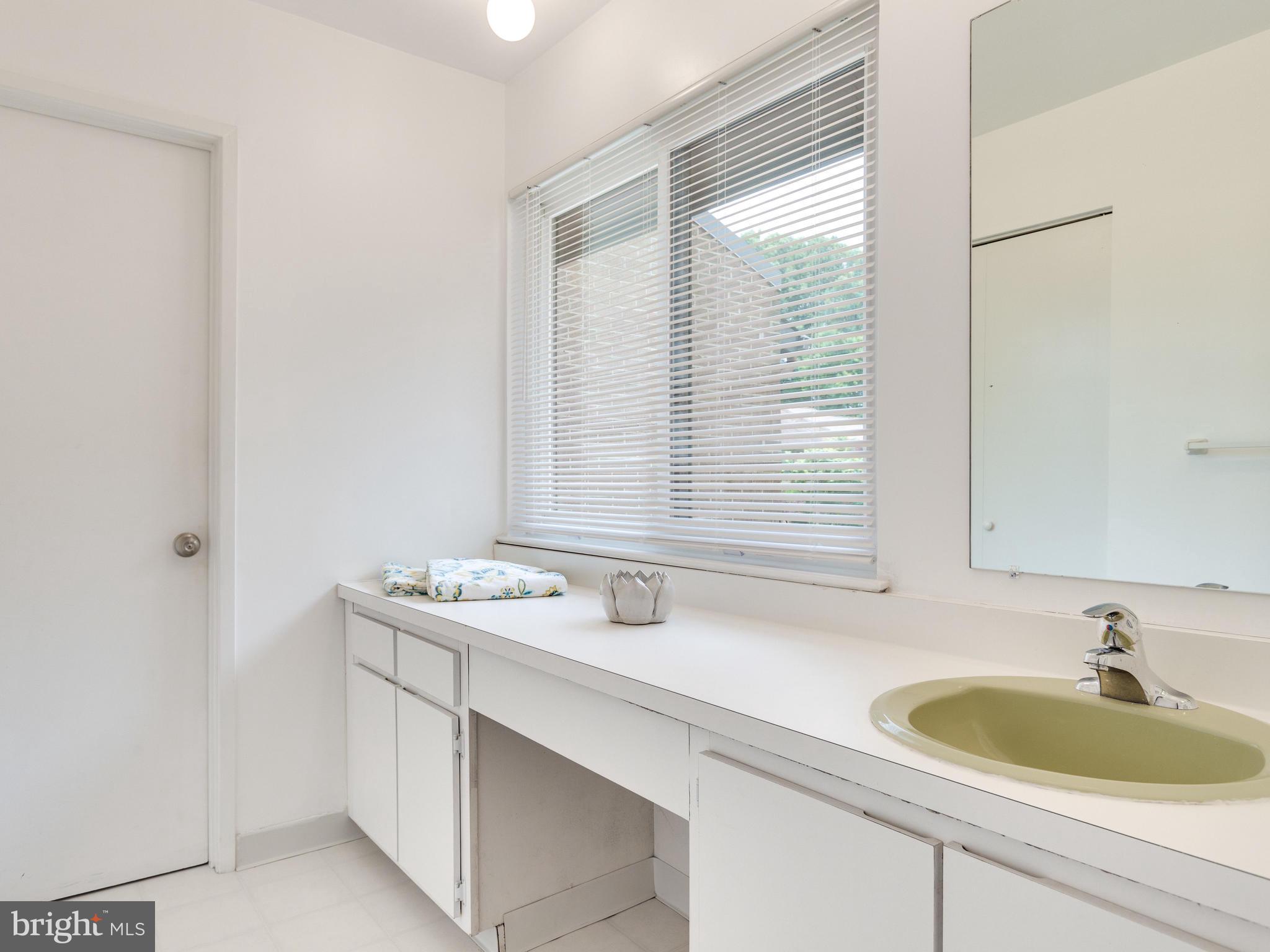 11701 Indian Ridge Road Reston, VA 20191 - Photo 23 of 30
