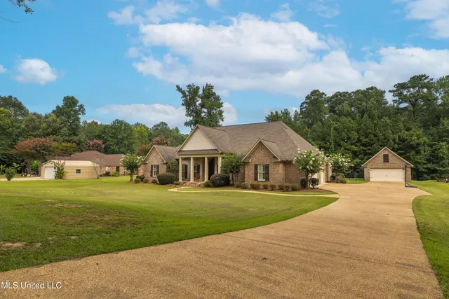$750,000 | 230 Eastwood Drive, Brandon, MS 39042