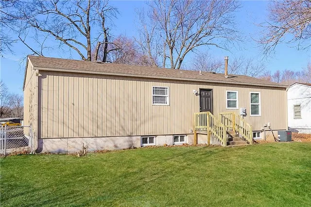 $1,585 | 413 North Seminole Drive, Unit D, Independence, MO 64056