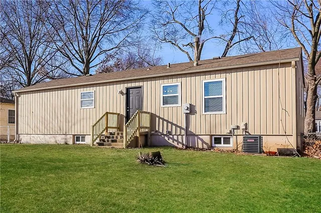 $1,585 | 413 North Seminole Drive, Unit D, Independence, MO 64056