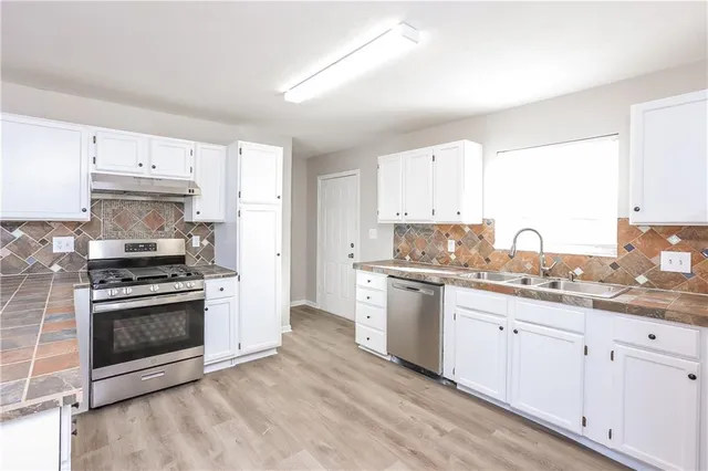 $1,585 | 413 North Seminole Drive, Unit D, Independence, MO 64056