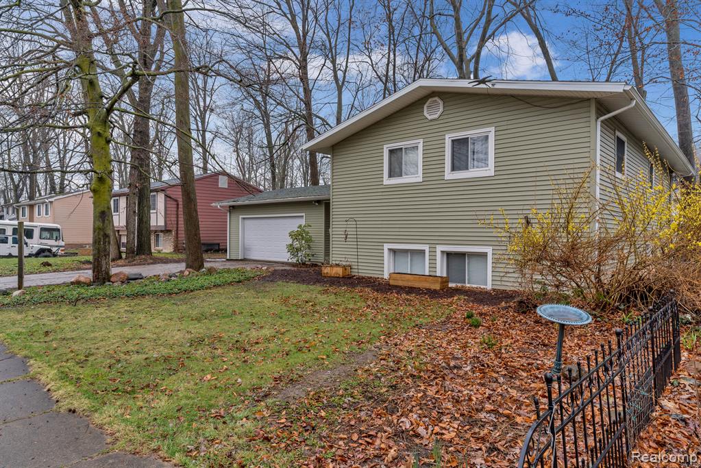 3000 Norwich Road Lansing, MI 48911 - Photo 2 of 29