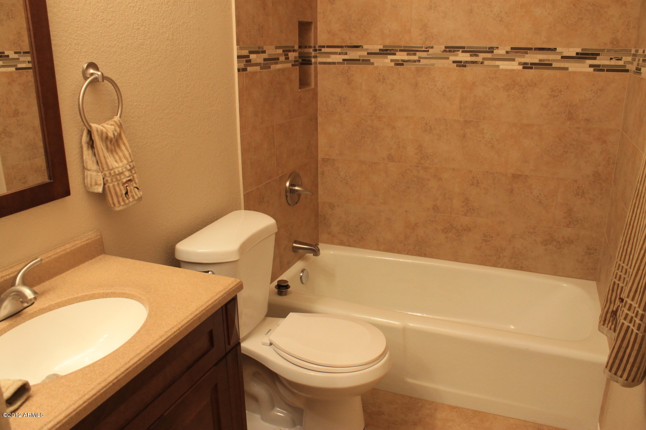 957 East McKellips Road Tempe, AZ 85288 - Photo 6 of 10 HALL BATHROOM