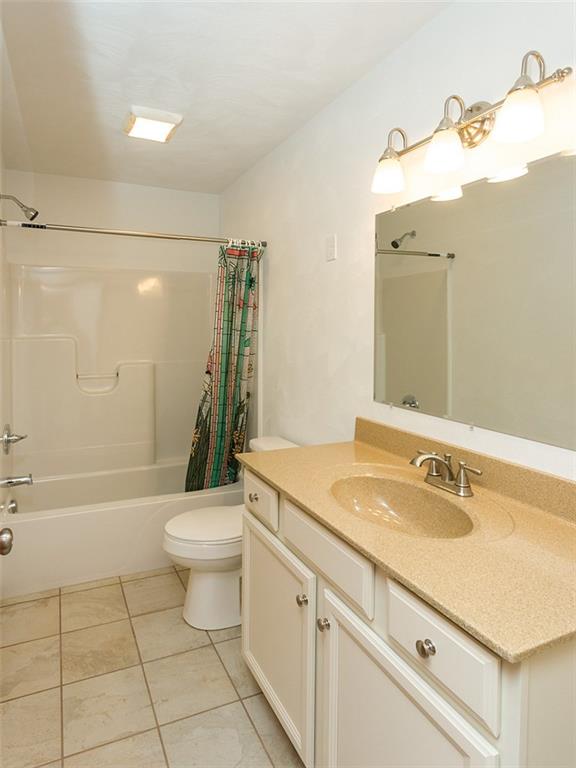 378 Lemmon Road Latrobe, PA 15650 - Photo 18 of 25 SECOND BATH ROOM