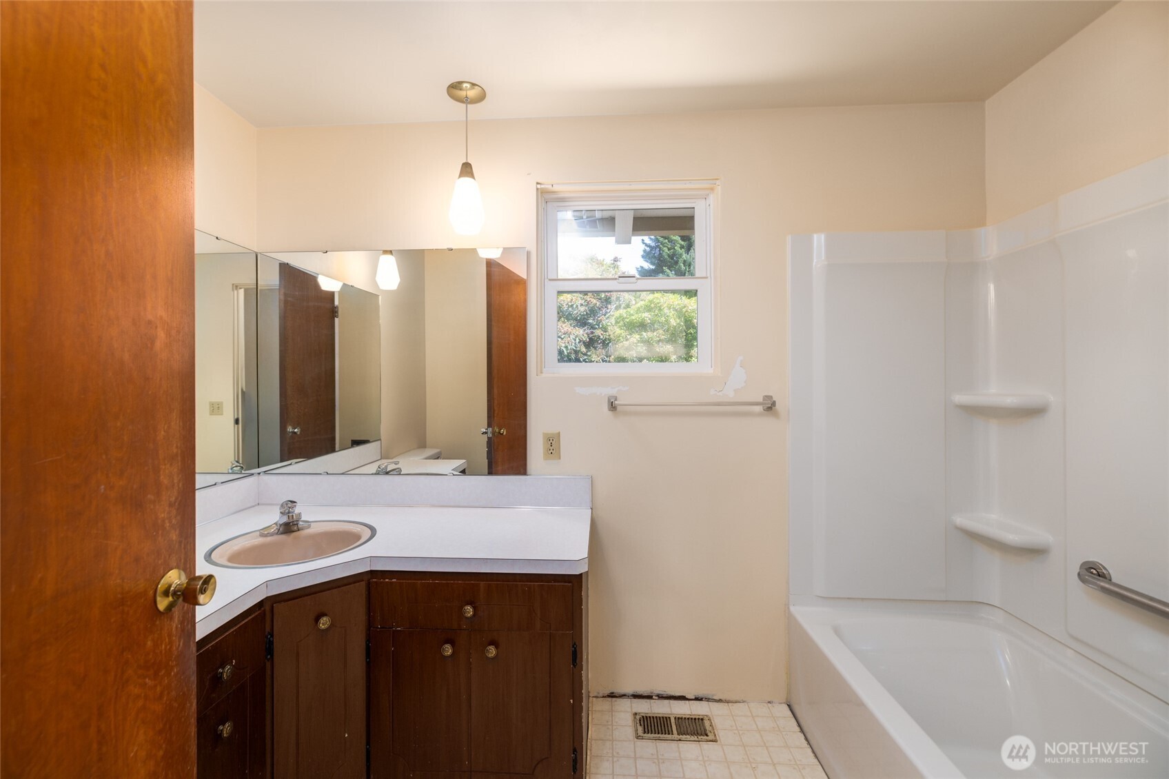 21316 Rolling Ridge Drive Sedro-Woolley, WA 98284 - Photo 22 of 37 a bathroom with a sink a bathtub and a mirror