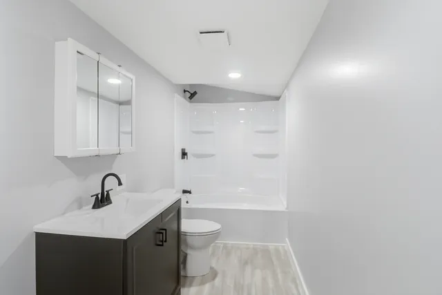 $250,000 | 39470 North Woodland Avenue, Antioch, IL 60002