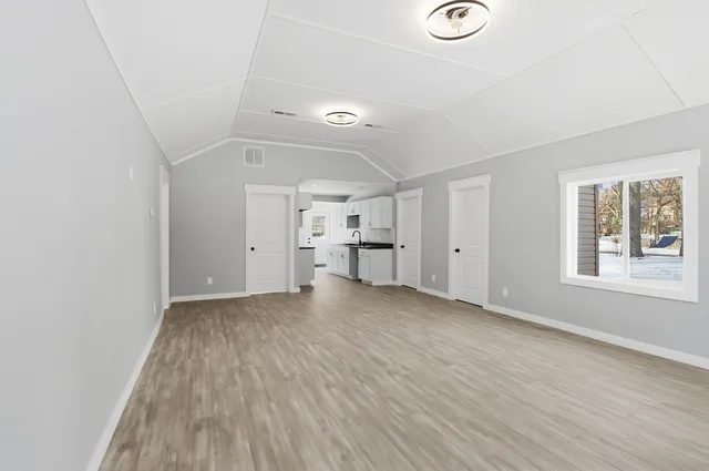 $250,000 | 39470 North Woodland Avenue, Antioch, IL 60002